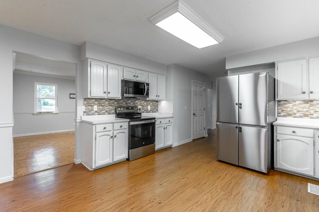 6501 Lake Shadows Circle, Hixson, TN 37343