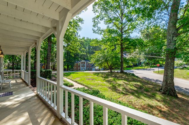6501 Lake Shadows Circle, Hixson, TN 37343
