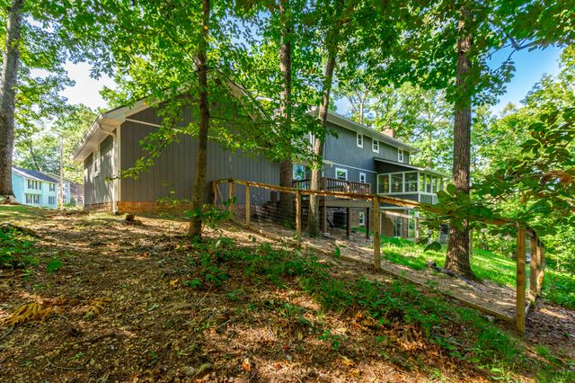 6501 Lake Shadows Circle, Hixson, TN 37343
