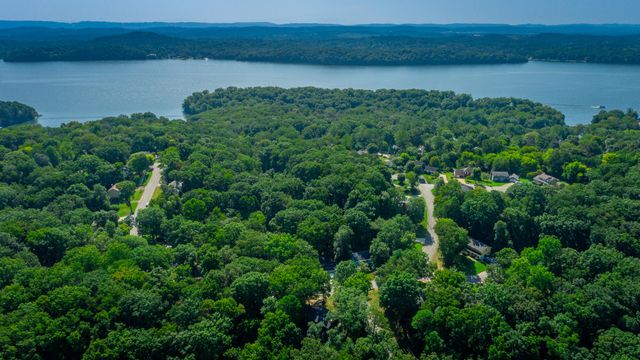 6501 Lake Shadows Circle, Hixson, TN 37343