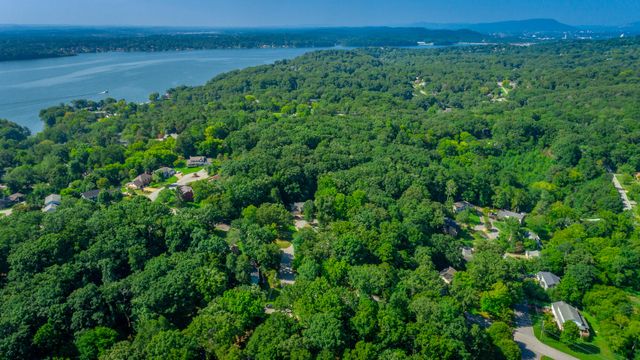 6501 Lake Shadows Circle, Hixson, TN 37343