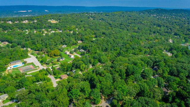 6501 Lake Shadows Circle, Hixson, TN 37343