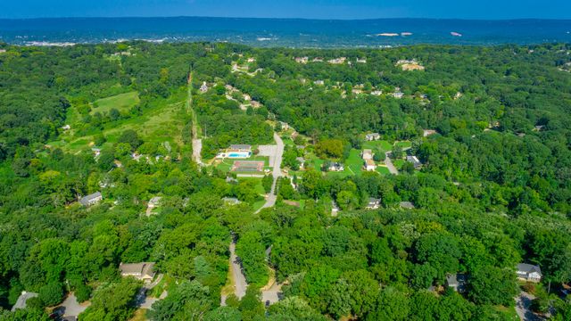 6501 Lake Shadows Circle, Hixson, TN 37343