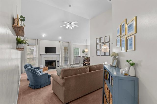 211 Princeton Dr, Dothan, AL 36301