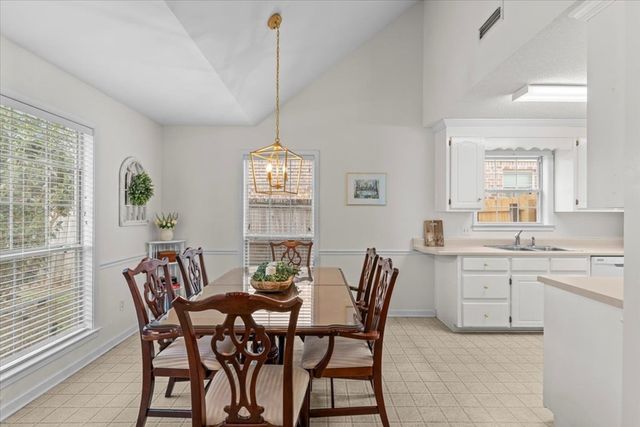 211 Princeton Dr, Dothan, AL 36301