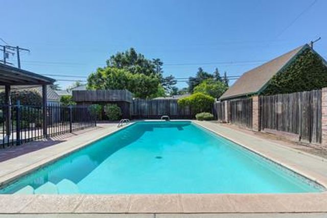 535 Myrtle Ave, Modesto, CA 95350