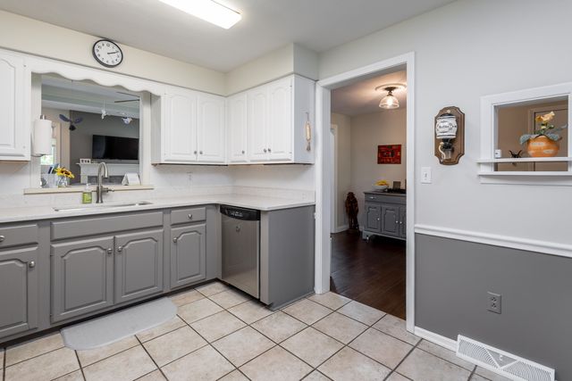 406 HULEN DR, Columbia, MO 65203