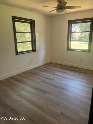 915 N Park Avenue, Columbia, MS 39429