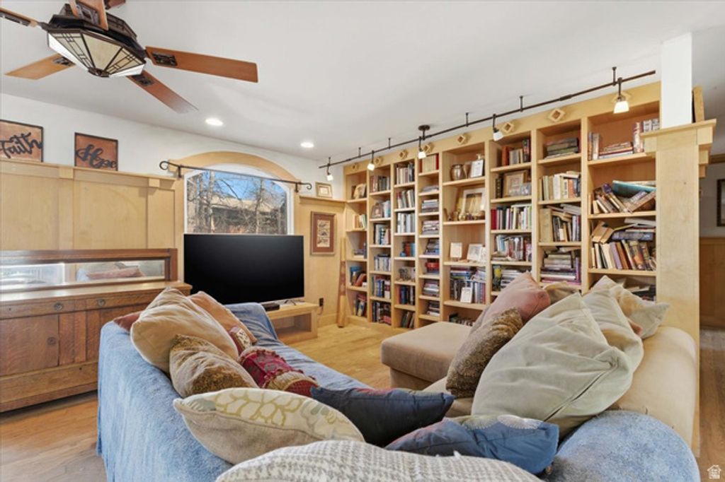 1133 E WRIGHT WAY, Sandy, UT 84094