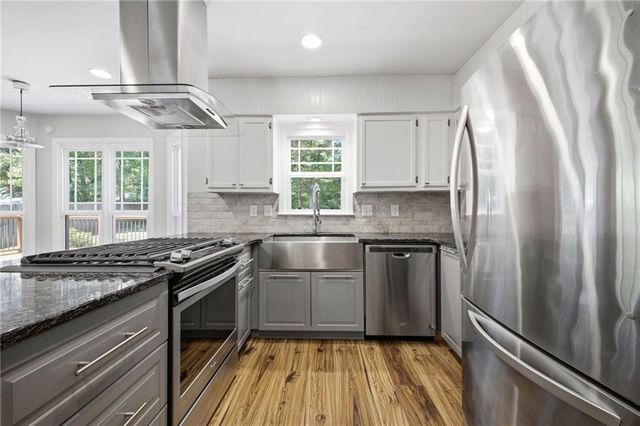 734 Creek Trail NW, Kennesaw, GA 30144