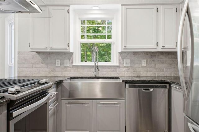 734 Creek Trail NW, Kennesaw, GA 30144