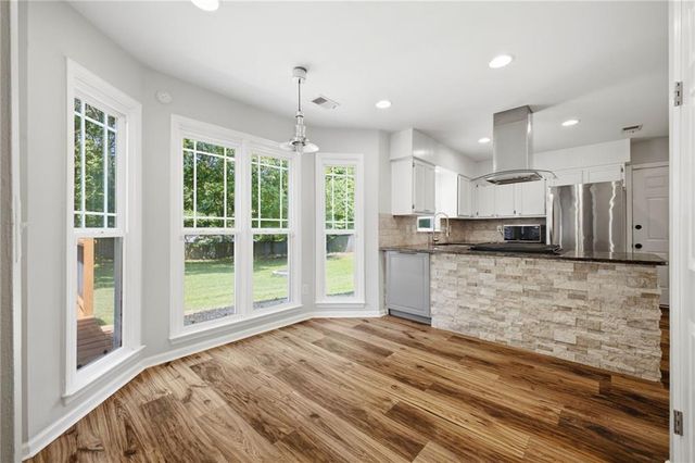 734 Creek Trail NW, Kennesaw, GA 30144