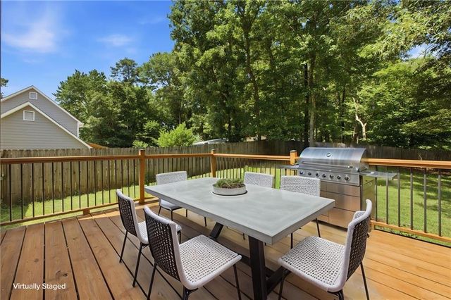 734 Creek Trail NW, Kennesaw, GA 30144
