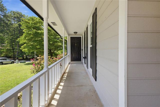 734 Creek Trail NW, Kennesaw, GA 30144