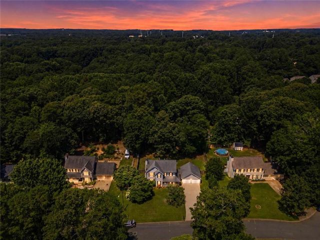 734 Creek Trail NW, Kennesaw, GA 30144