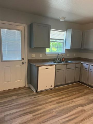 1104 E Walker Street, League City, TX 77573