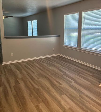 1104 E Walker Street, League City, TX 77573