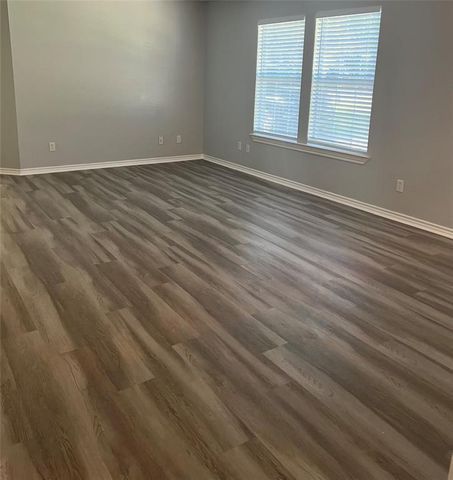 1104 E Walker Street, League City, TX 77573