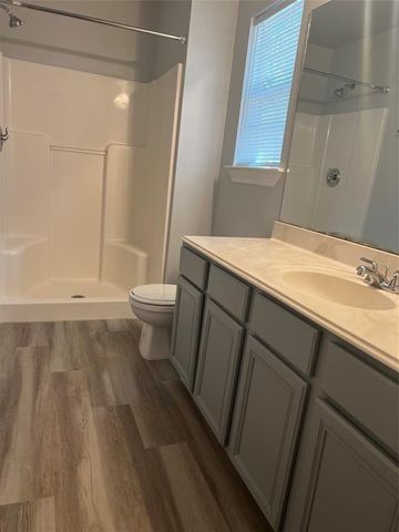 1104 E Walker Street, League City, TX 77573