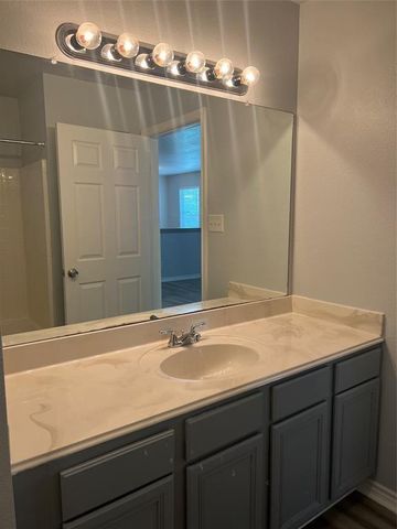 1104 E Walker Street, League City, TX 77573