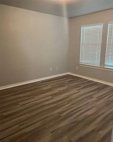 1104 E Walker Street, League City, TX 77573