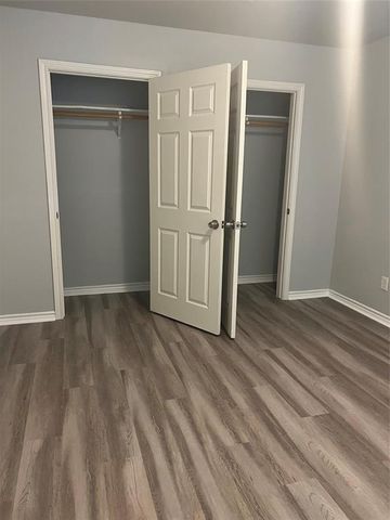 1104 E Walker Street, League City, TX 77573
