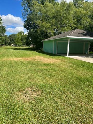 1104 E Walker Street, League City, TX 77573