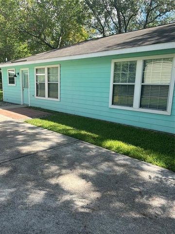 1104 E Walker Street, League City, TX 77573