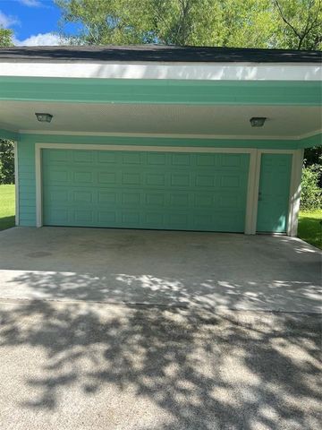1104 E Walker Street, League City, TX 77573