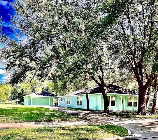 1104 E Walker Street, League City, TX 77573