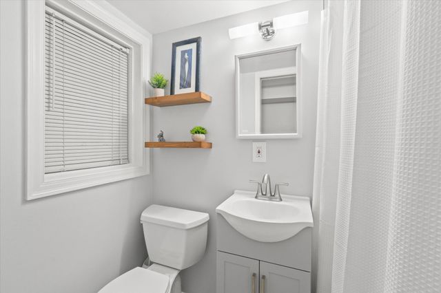 2305 38TH ST NW, Washington, DC 20007