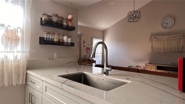 8189 SW 24th St 8189, Davie, FL 33324