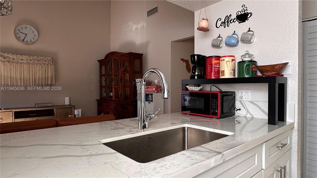 8189 SW 24th St 8189, Davie, FL 33324