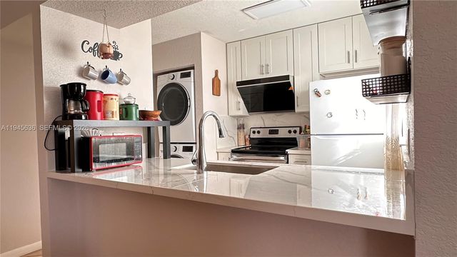 8189 SW 24th St 8189, Davie, FL 33324