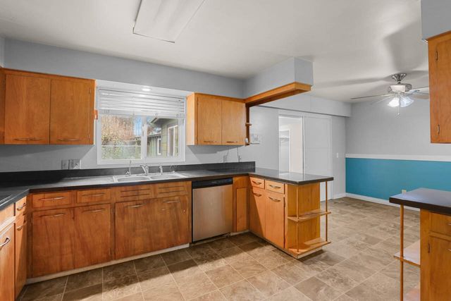 1594 Velia Street, Medford, OR 97504