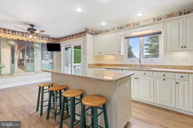 2120 GREYHORSE DR, Warrington, PA 18976