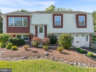 2120 GREYHORSE DR, Warrington, PA 18976