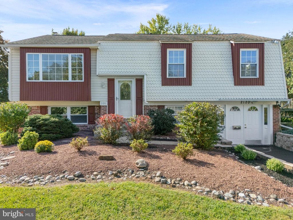2120 GREYHORSE DR, Warrington, PA 18976