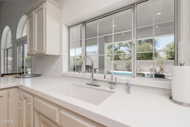 9100 Saint Cloud Lane, Bakersfield, CA 93311