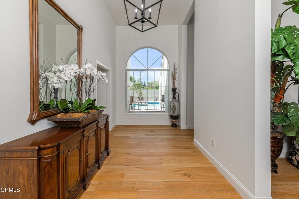 Image 9 of property listing at 9100 Saint Cloud Lane, Bakersfield, CA 93311