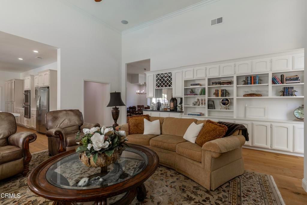 Image 13 of property listing at 9100 Saint Cloud Lane, Bakersfield, CA 93311