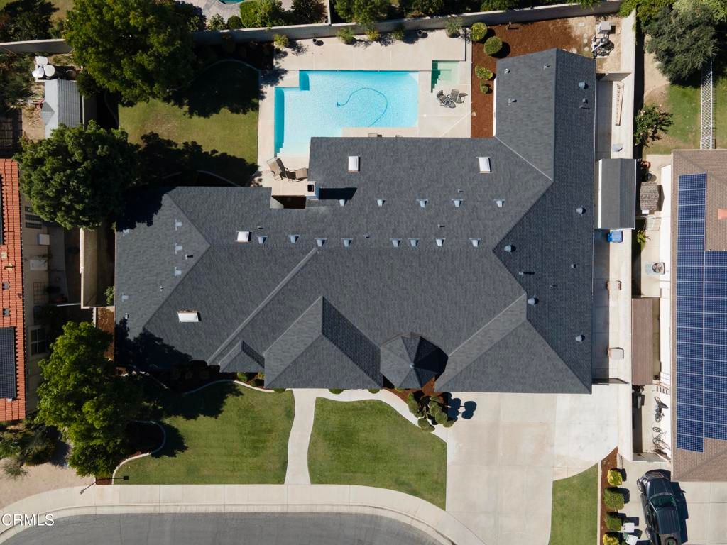 Image 1 of property listing at 9100 Saint Cloud Lane, Bakersfield, CA 93311