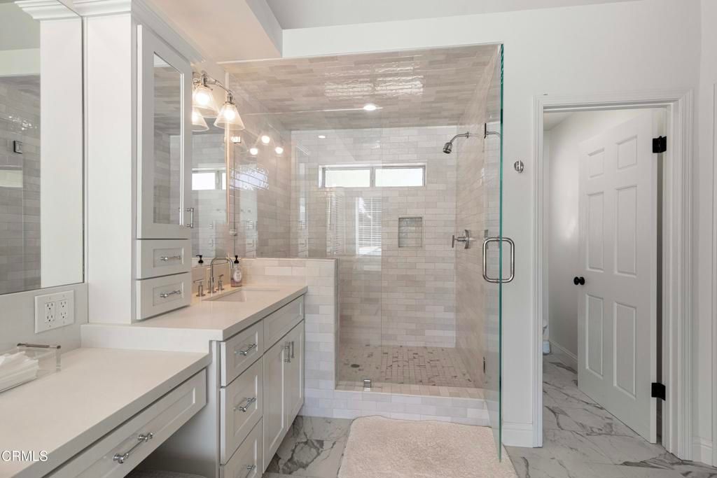 Image 28 of property listing at 9100 Saint Cloud Lane, Bakersfield, CA 93311