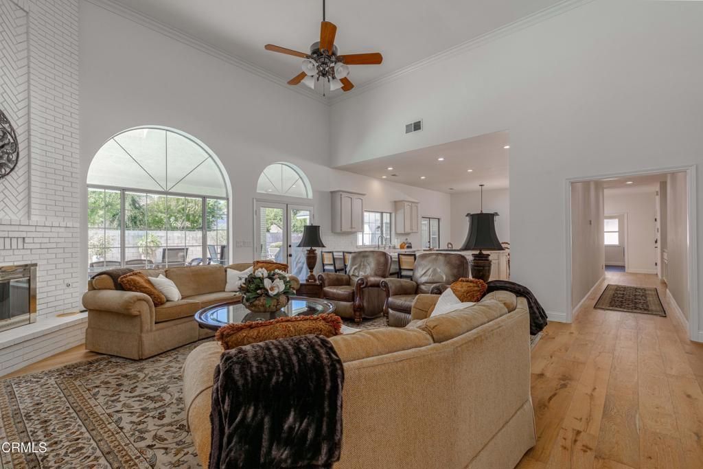 Image 2 of property listing at 9100 Saint Cloud Lane, Bakersfield, CA 93311