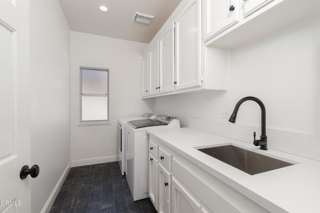 Image 38 of property listing at 9100 Saint Cloud Lane, Bakersfield, CA 93311