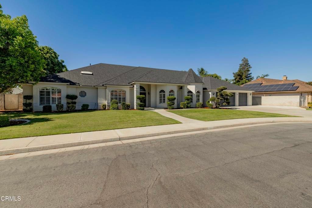 Image 49 of property listing at 9100 Saint Cloud Lane, Bakersfield, CA 93311
