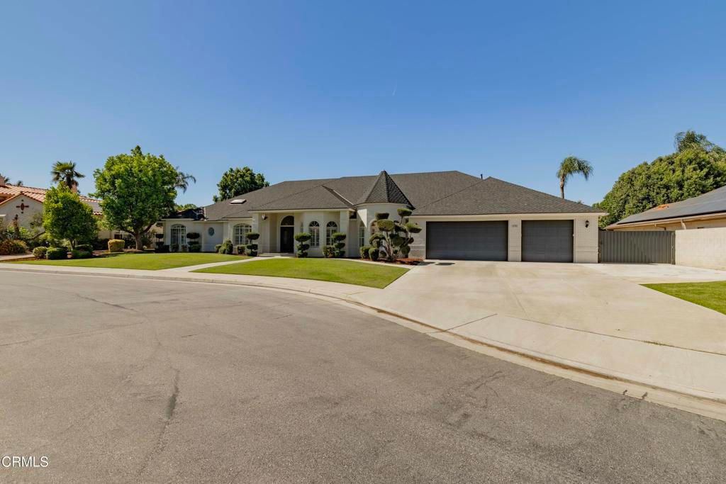 Image 51 of property listing at 9100 Saint Cloud Lane, Bakersfield, CA 93311