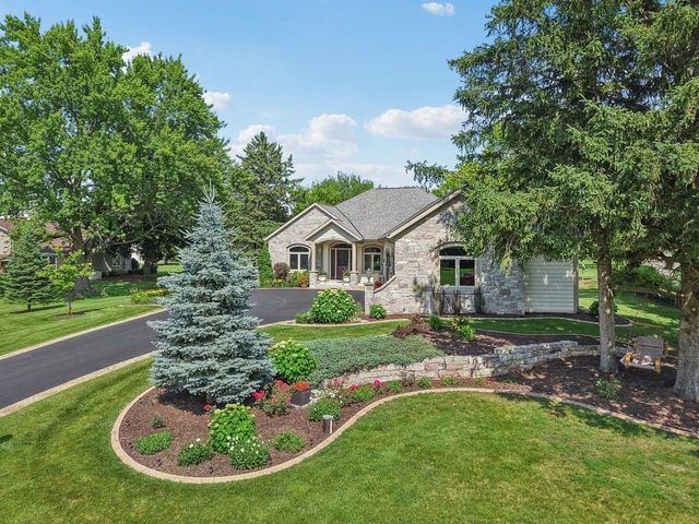 W276N1728 Spring Creek DRIVE, Pewaukee, WI 53072