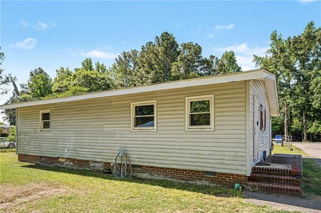 420 Wallace Mclean Road, Raeford, NC 28376