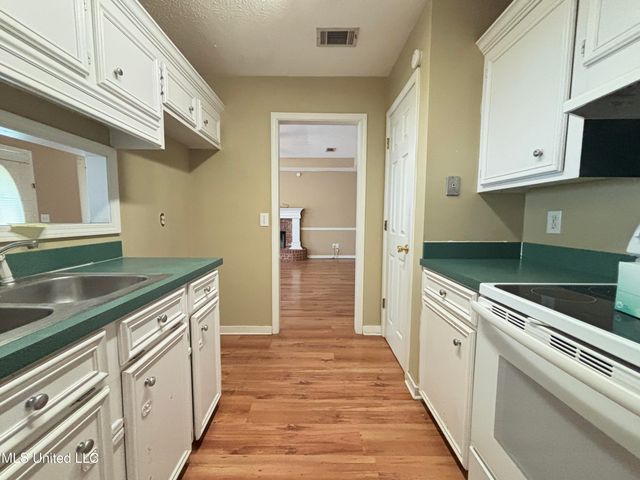 2062 Fox Hill Lane, Byram, MS 39272